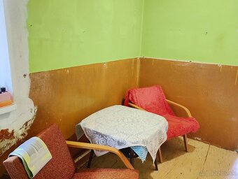 Dom vhodný na chalupu pod horou v okrese Poltár. - 7