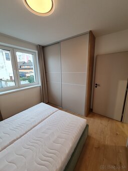 Na prenájom 3-izbový byt s balkónom a parkovacím miestom - 7