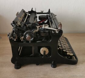 Písací stroj U.S. Mirsa Ideal Model D z roku 1931 - 7