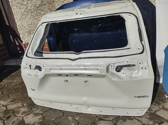 Toyota CHR-Toyota Proace city-Toyota RAV4-zadná kapota - 7