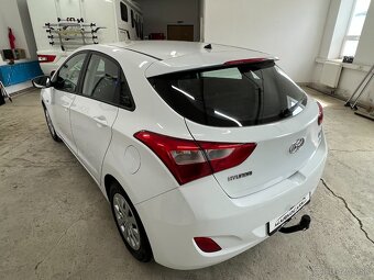 Hyundai i30 CRDi 81KW 1.majitel KLIMA TAŽNÉ ZAŘÍZENÍ - 7