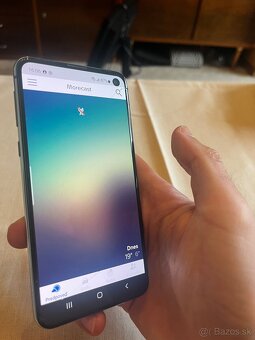 Samsung S10e trochu údretý display - 7