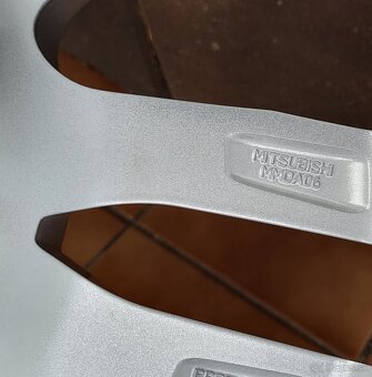 Alu R17 5x114,3 orig. MITSUBISHI ASX + zimné 215/65R17 - 7