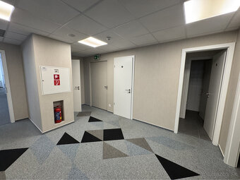 Prenájom samostatného kancelárskeho traktu 407 m² pri nábrež - 7