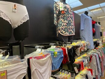 Police do predajne - 7