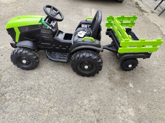 Detský traktor na baterky s vlečkou - 7