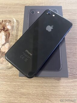 Apple iPhone 8 / 64GB Black / TOP stav - 7