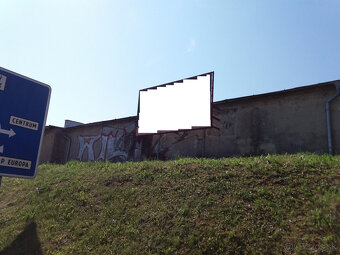 Garáž z reklamnou plochou v centre mesta Zvolen - 7