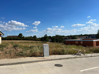 CASMAR - Na predaj pekný stavebný pozemok 644 m2, Zvončín - 7
