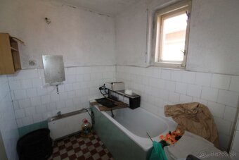 Rodinný dom s veľkým pozemkom v obci Liptovské Sliače - 7