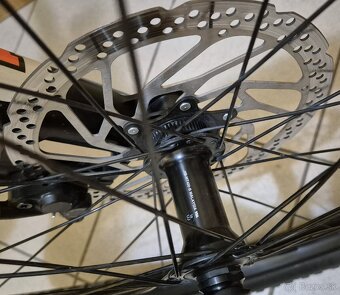Predam Shimano kolesa s kotúčmi a plášťami-Mullet. - 7