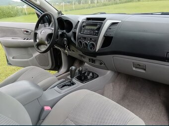 Toyota Hilux - 7