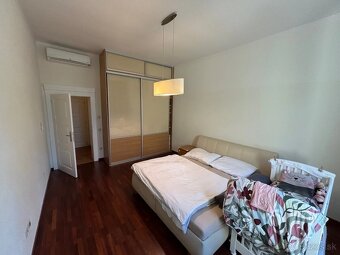 PRIESTRANNÝ 4iz byt v mestskej vile pod hradom - 7