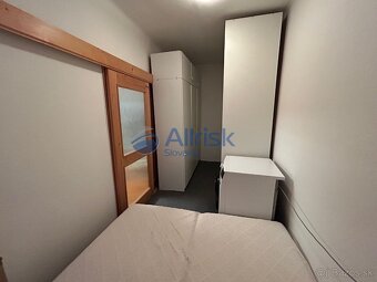 Znížená cena Pekný tehlový 3-izbový byt s balkónom na ulic - 7