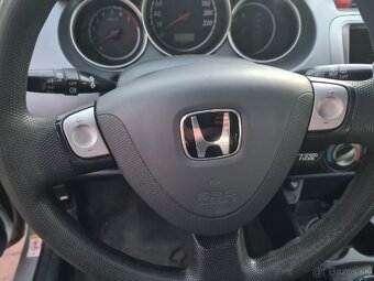 Predám Honda Jazz 1,4i automat - 7