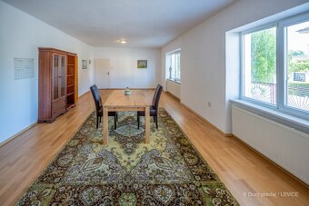 Nevšedný dom vhodný na bývanie aj podnikanie - 7