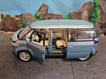 Prodám model 1:18 VW microbus concept car 2001 - 7