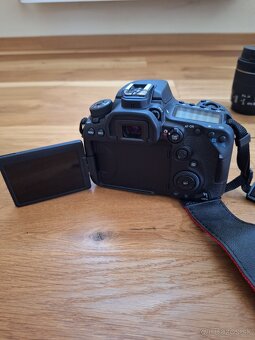 Canon EOS 90D - 7