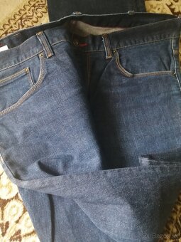 Tommy HILFIGER č. 42 /34 - 7