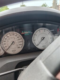 Predám Chrysler C300. - 7