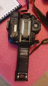 Predám kompletný set Nikon F5 s príslušenstvom - 7