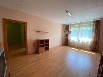 Trojizbový byt s loggiou blízko centra Lučenec - Vajanského - 7
