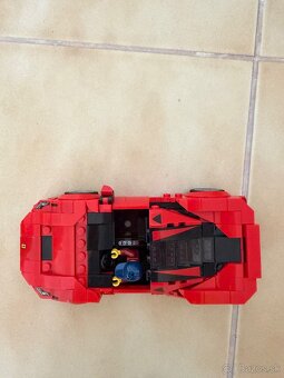 Lego červené Ferrari - 7