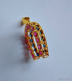 Zlatý prívesok so zafírmi a rubínmi - 7