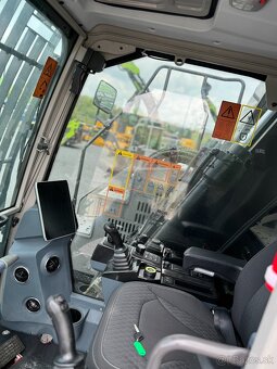 Pásový otočný bager - 7