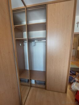 Vstavanárohová roll door skriňa - 7