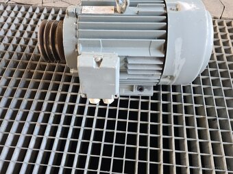 Predám pätkové el.motory 5,5kW , 4kW - 7