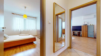 Priestranný, kompletne zariadený 2-izb. byt v staršej novost - 7