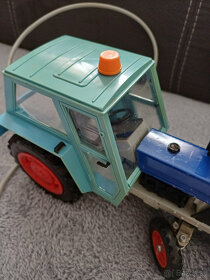 Predám starú hračku traktor Zetor 8011 upravený - 7