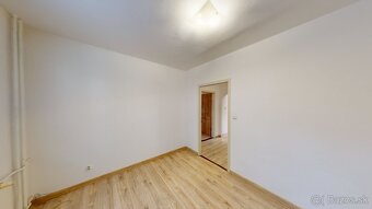 Prenajmem 2,5 izbový byt, nezariadený - 7