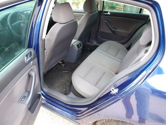 Volkswagen Golf 1.6 FSI Trend - 7