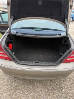 Predám Mercedes c220 na ND v celku. - 7