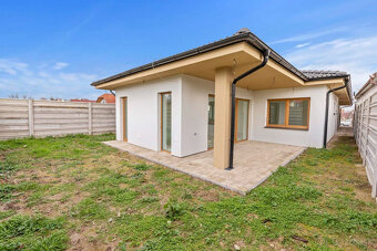 Rodinný dom s dvomi 3 izbovými bytovými jednotkami so záhrad - 7