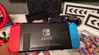 Predám Nintendo Switch + volant Mario Kart - 7