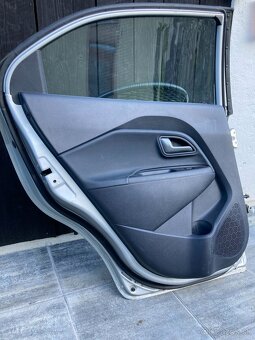 Kia rio 2012 - Vonkašie časti auta - 7