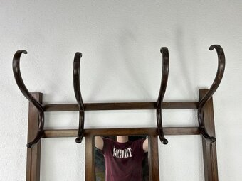 Vešiaková stena THONET - 7