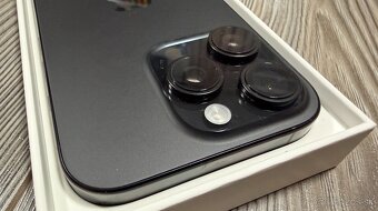 iPhone 16 Pro 128 GB čierny titán - 7