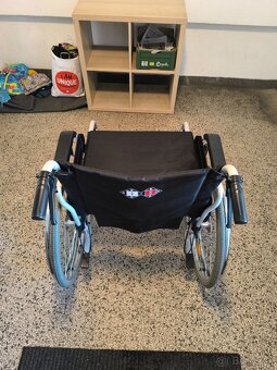 Mechanický skladací invalidný vozík - 7