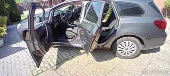 OPEL ASTRA J SPORTS TOURER 1.7 CDTI 81KW r.v. 5/2011 - 7
