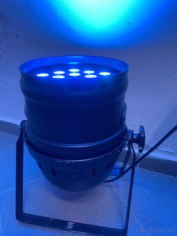 Predám 3 ks led par svetla RGBW - 7
