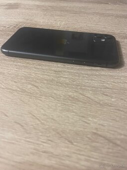 iPhone 11 / 64GB Black / Super stav - 7