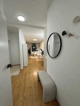 Veľký 2 izbový byt 50m2+ 30m2 predzahrádka+parkovacie miesto - 7