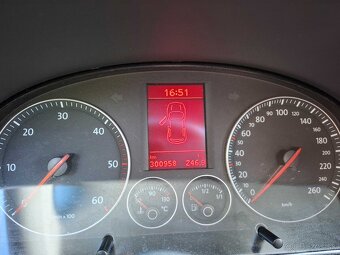 VW Touran 1,9 TDI 7 Miestne - 7