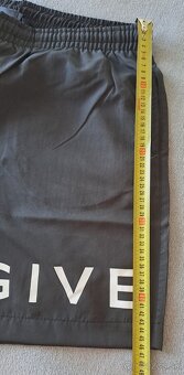 GIVENCHY PLAVKY - 7