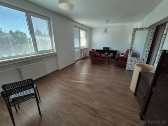 EXKLUZÍVNY DVOJGENERAČNÝ RODINNÝ DOM PO KOMPLETNEJ REKONŠTRU - 7