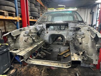 Predám karosériu BMW e32 750iL - 7